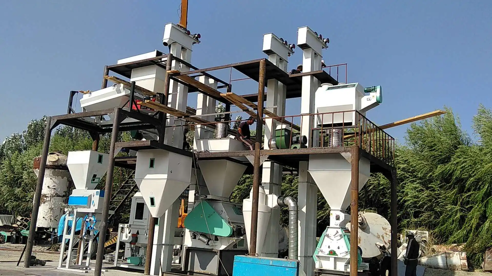 Automatic Complete Animal  Feed Pellet Processing Machine Feed Production Line of Chicken Pig Cattle Horse