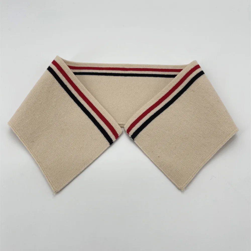 1x1 Плоская трикотажная футболка в рубчик, вырез горловины, воротник поло с наполнителем в рубчик и твердая ткань в рубчик