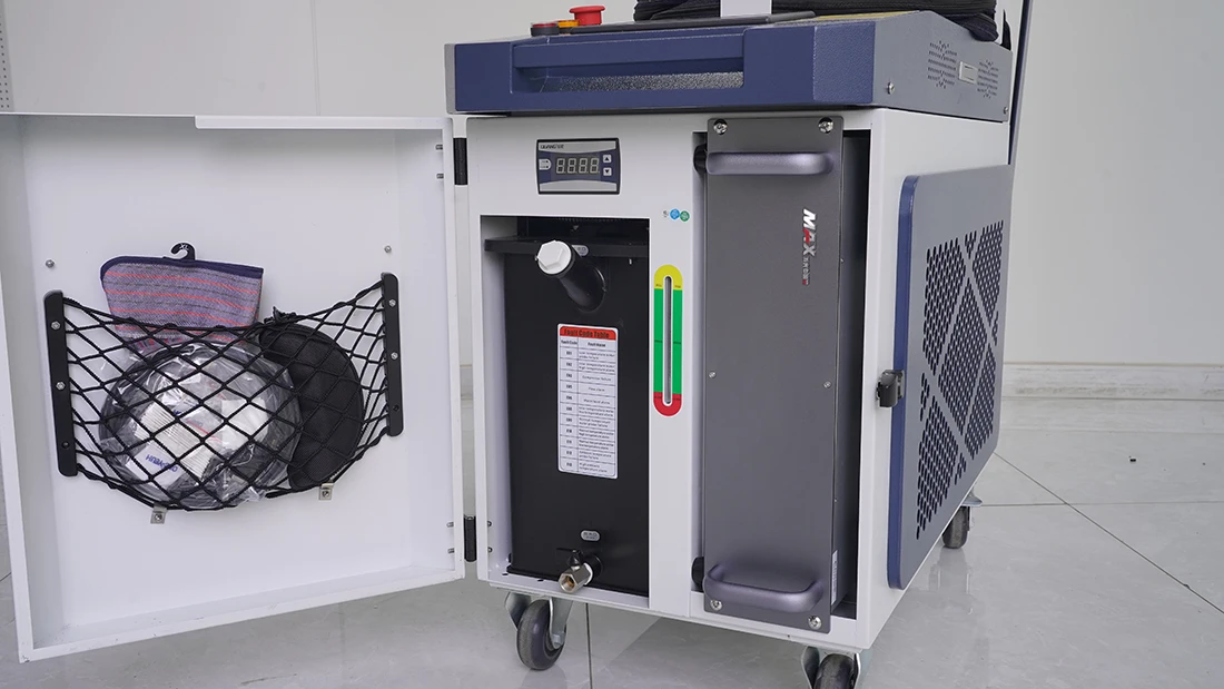 Low Price laser cleaning machine pulsed 300 watt protective glass 43x2 1064nm small rust removal laser for Metal Wall Surface