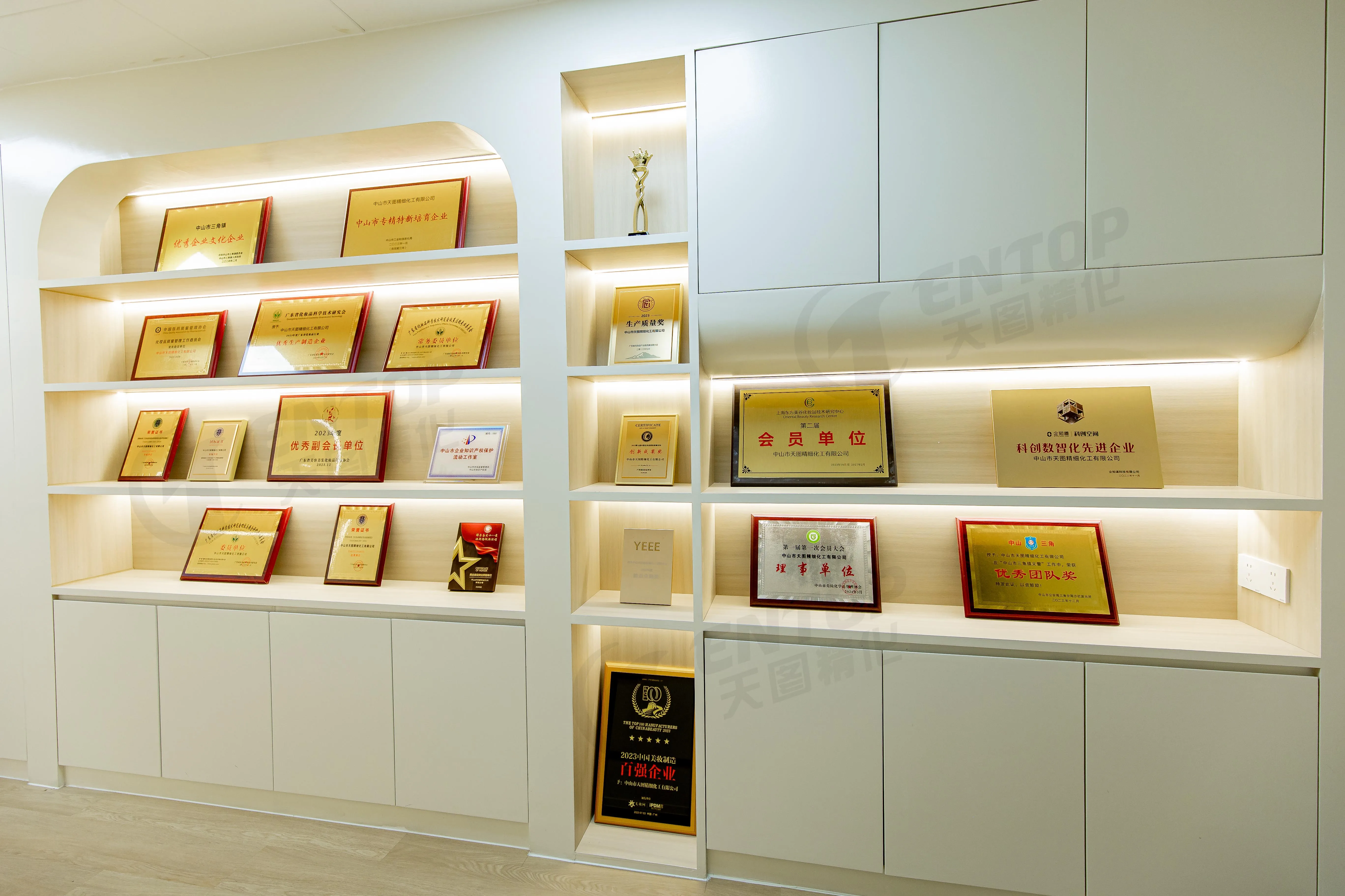 Strong Hold Hair Wax for Styling