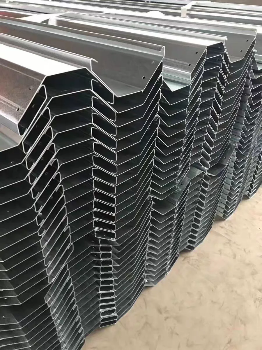 Factory Wholesale Agricultural Greenhouse Parts 2.0mm Thickness Hot-dip Galvanized Material Side Gutter Gutters