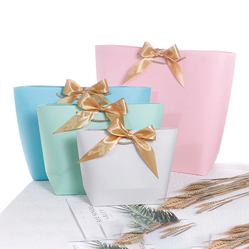 Luxury Kraft Paper Bag with Handle Custom Brand Logo Design for Shoes Fur Clothing and Retail Gift Shopping Promotion Wholesale