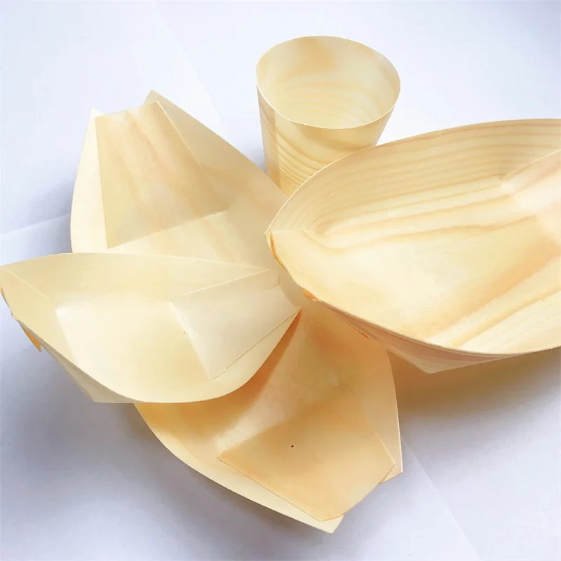 Eco-friendly wooden boat plates, biodegradable, suitable for holding various delicacies and displaying at parties.
