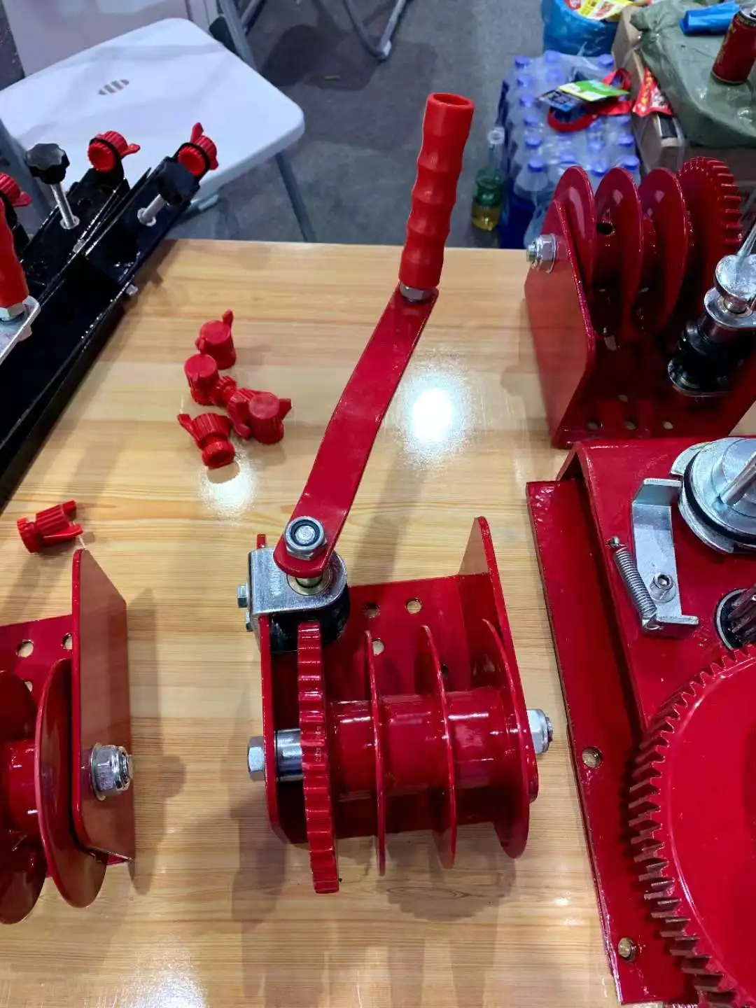 Hot sale automatic poultry farm winch system for chicken broiler water drinking line poultry manual hand winch