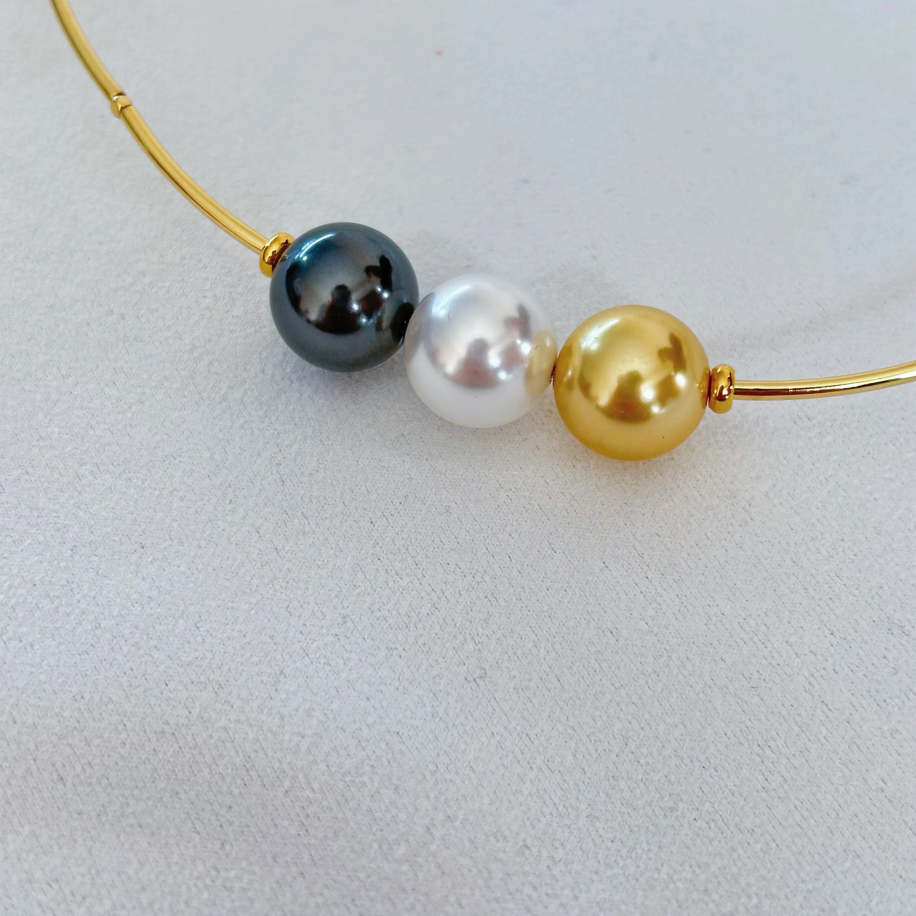 BX7-5-12mm Three-Bead Collar Mixed Colors Create a Fashion-Forward Colorful Necklace