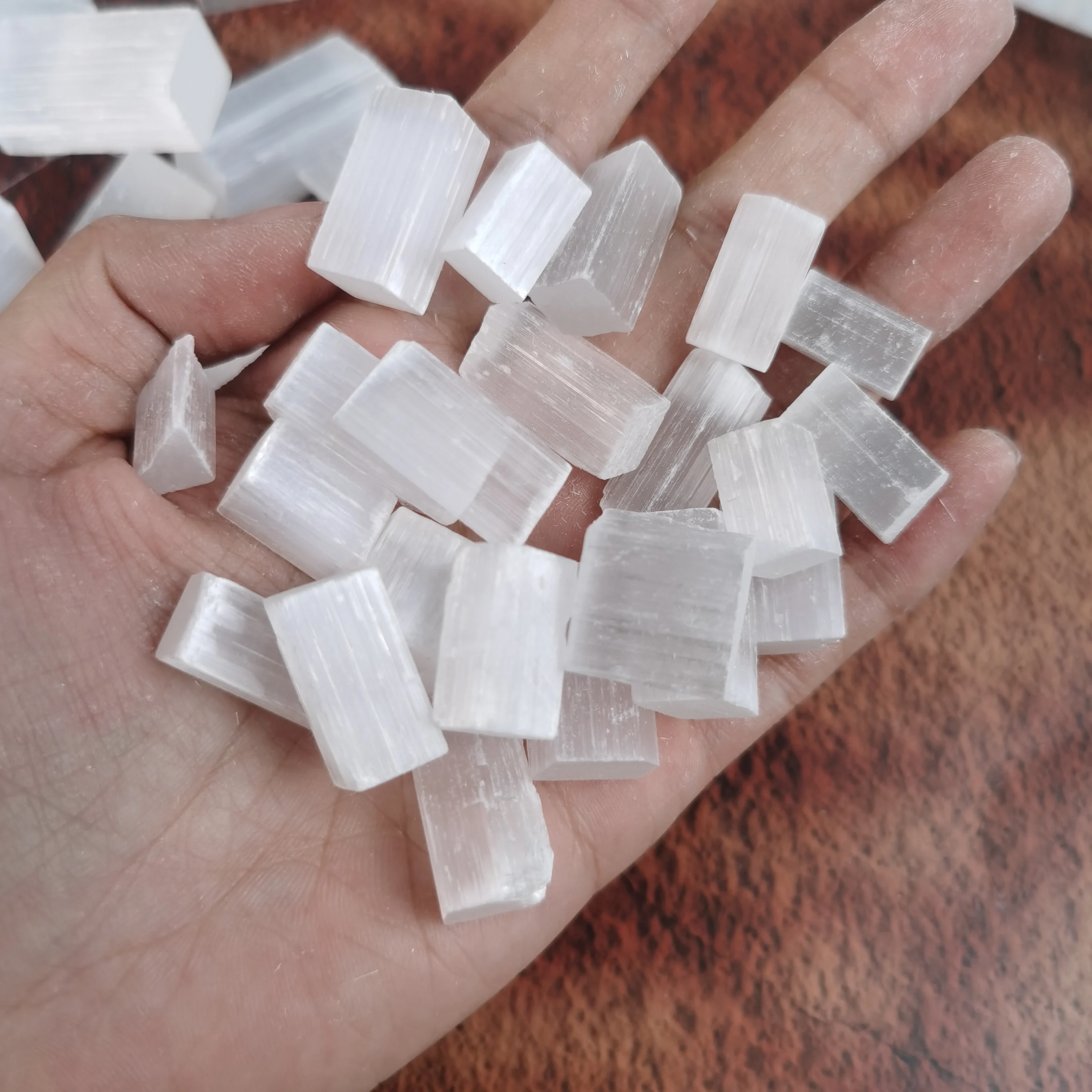 Wholesale Natural Crystal Healing Chakra Stone Meditation Raw Crystal Rough Selenite Stone
