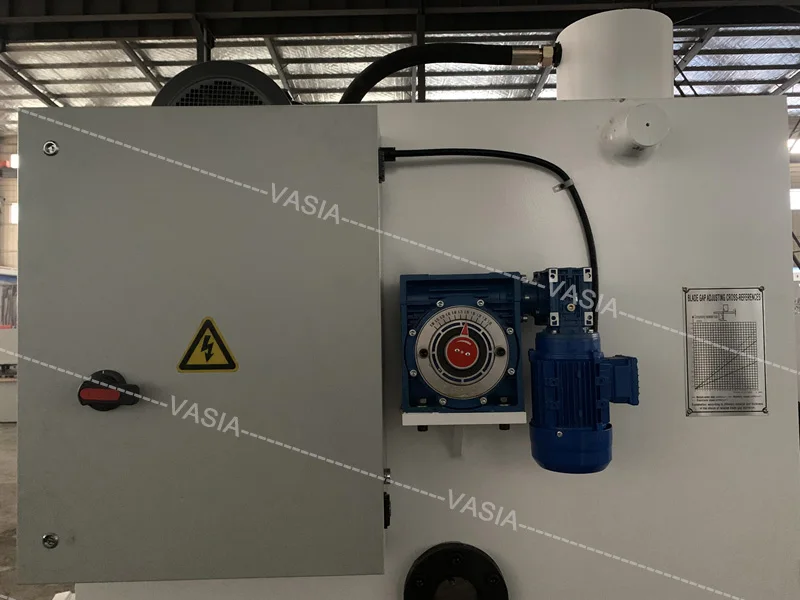 Metal sheet guillotine shearing machine with ESTUN E21 Controls