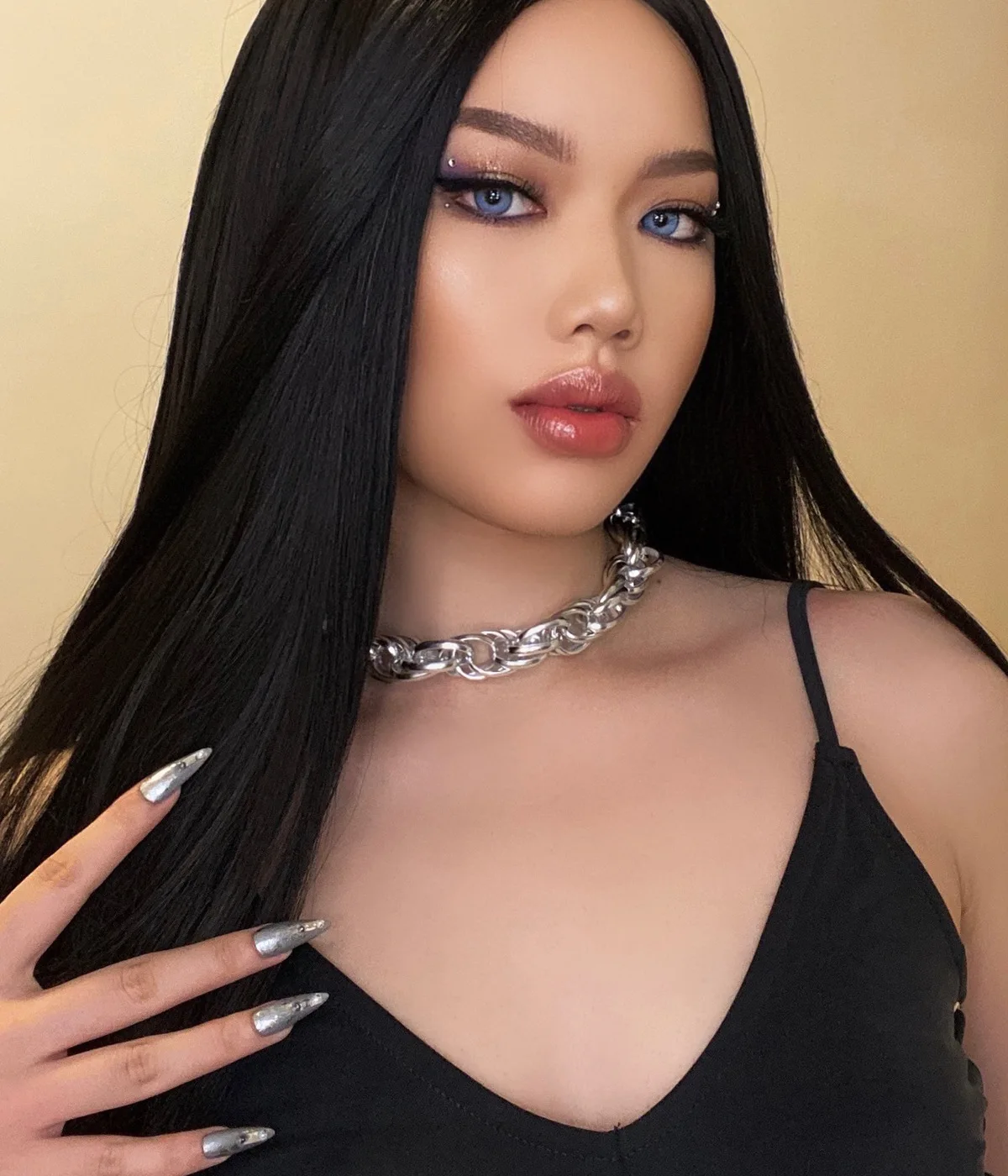 European and American jewelry personality ins wind tassel single layer aluminum chain necklace simple fashion three-woven chain