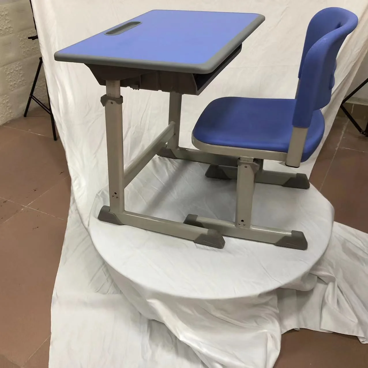 high class high quality table set with chair adjustable the  height manually use handle easy to lift