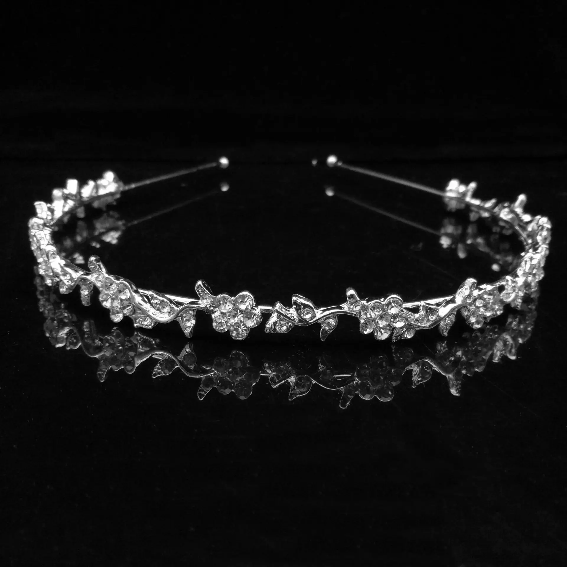 European Crystal Pearl Bridal Wedding Tiaras and Crowns Bridal Hair Ornaments Head Decorations Rhinestone Tiara Bride Headpiece