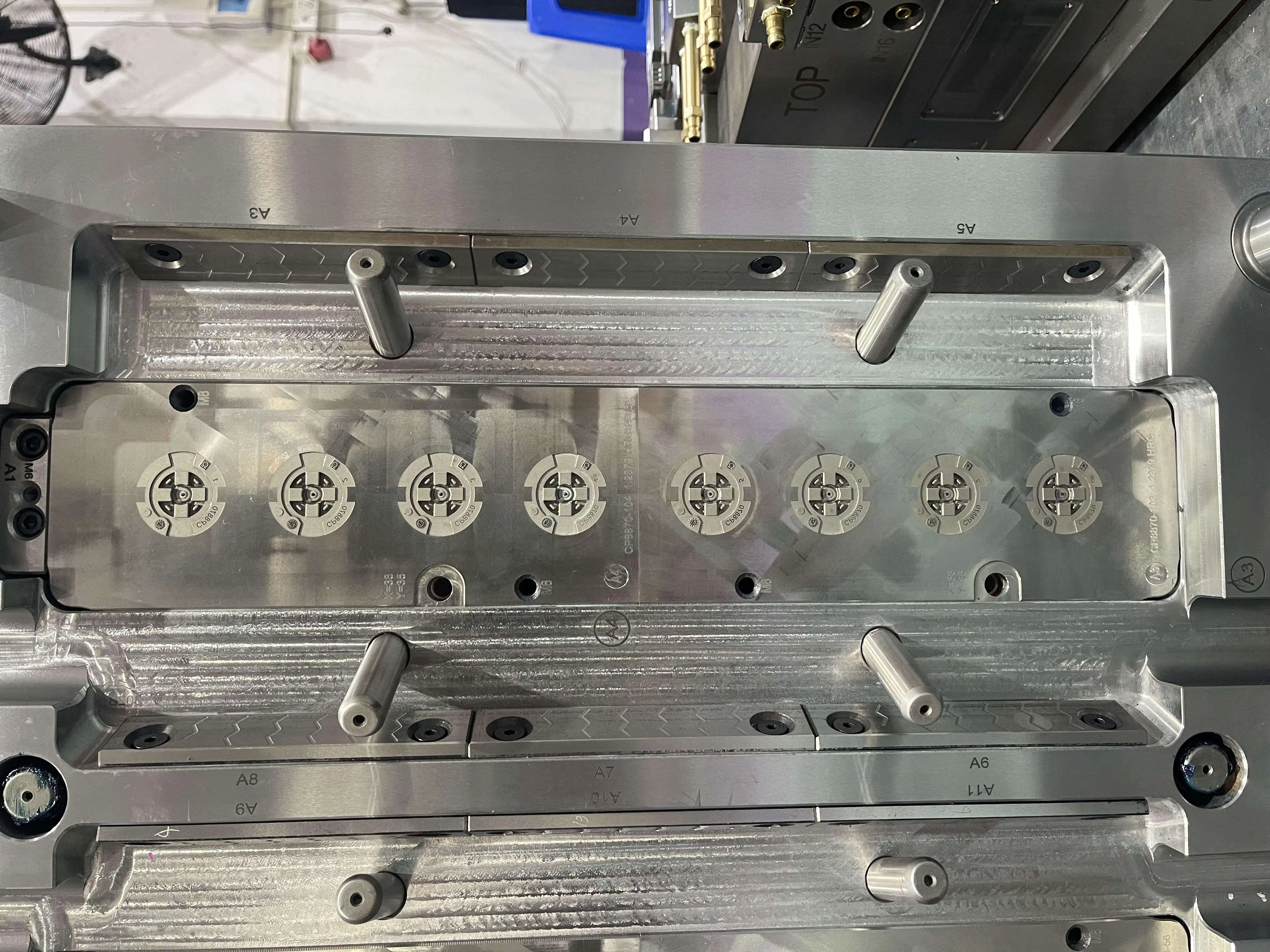 Customize Plastic Injection Mold Electronic Parts Injection Molding One Step Service Mould Factory in Shenzhen