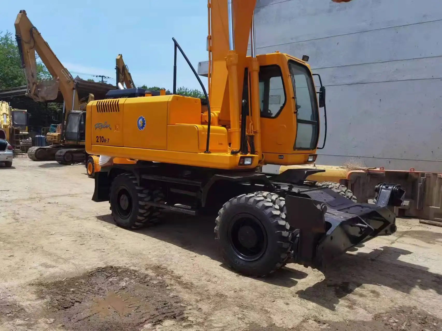 Original 20Ton South Of Korea Made  Heavy Duty Construction Equipment  Used Hyundai210W-7 Wheel Excavator