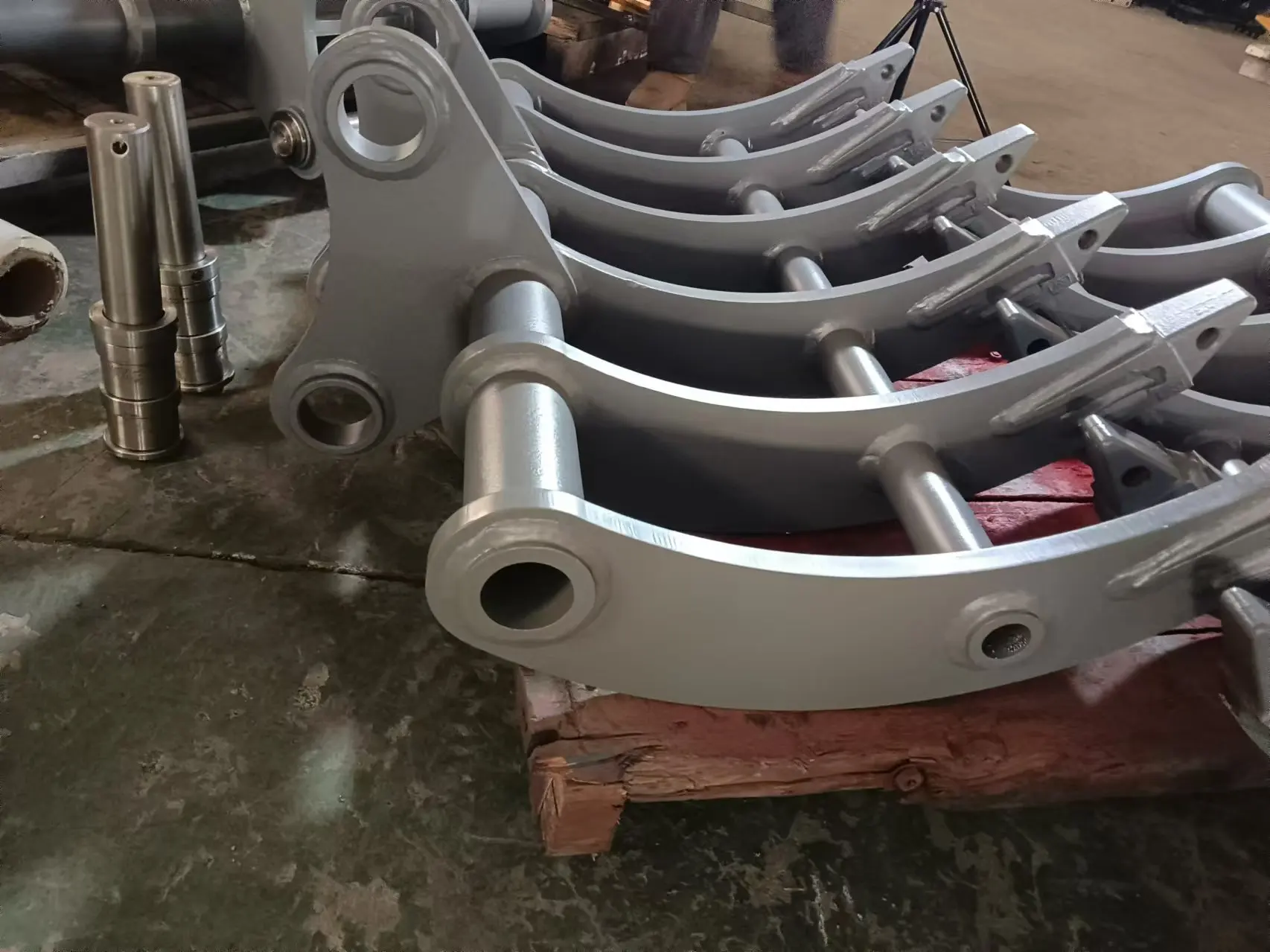 Efficient Hay Rake and Leaf Rake Attachment for Excavators Easy to Operate