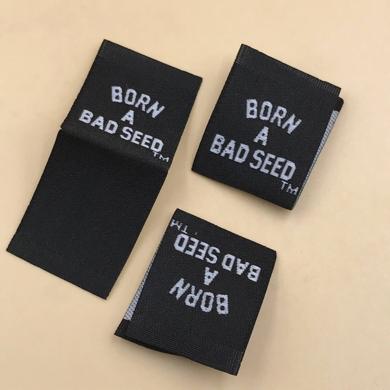 Custom sleeve hem tags on T-shirt Pip clothing tag center fold woven label