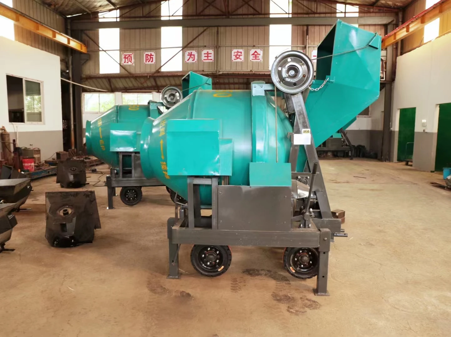 Made-In-China Manual rotating concrete mixer/Single shaft concrete mixer/Concrete mixers with low price