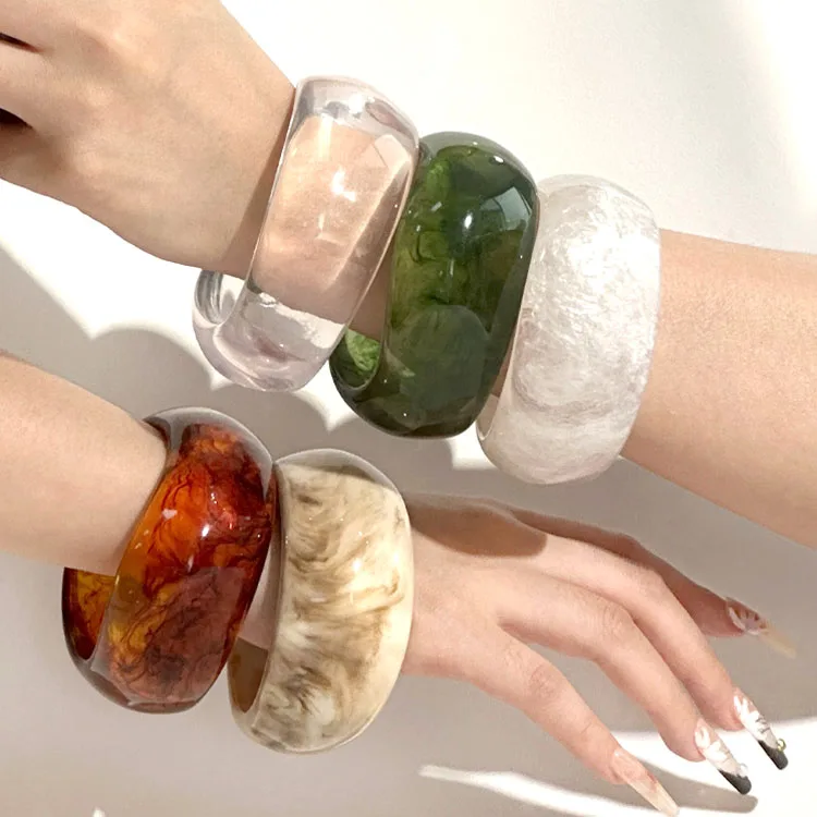 Unisex Chunky Acrylic Resin Beaded Key Shape Trendy Religious Number Pattern Wedding Party Gift Featuring Pearls Diamonds Amber