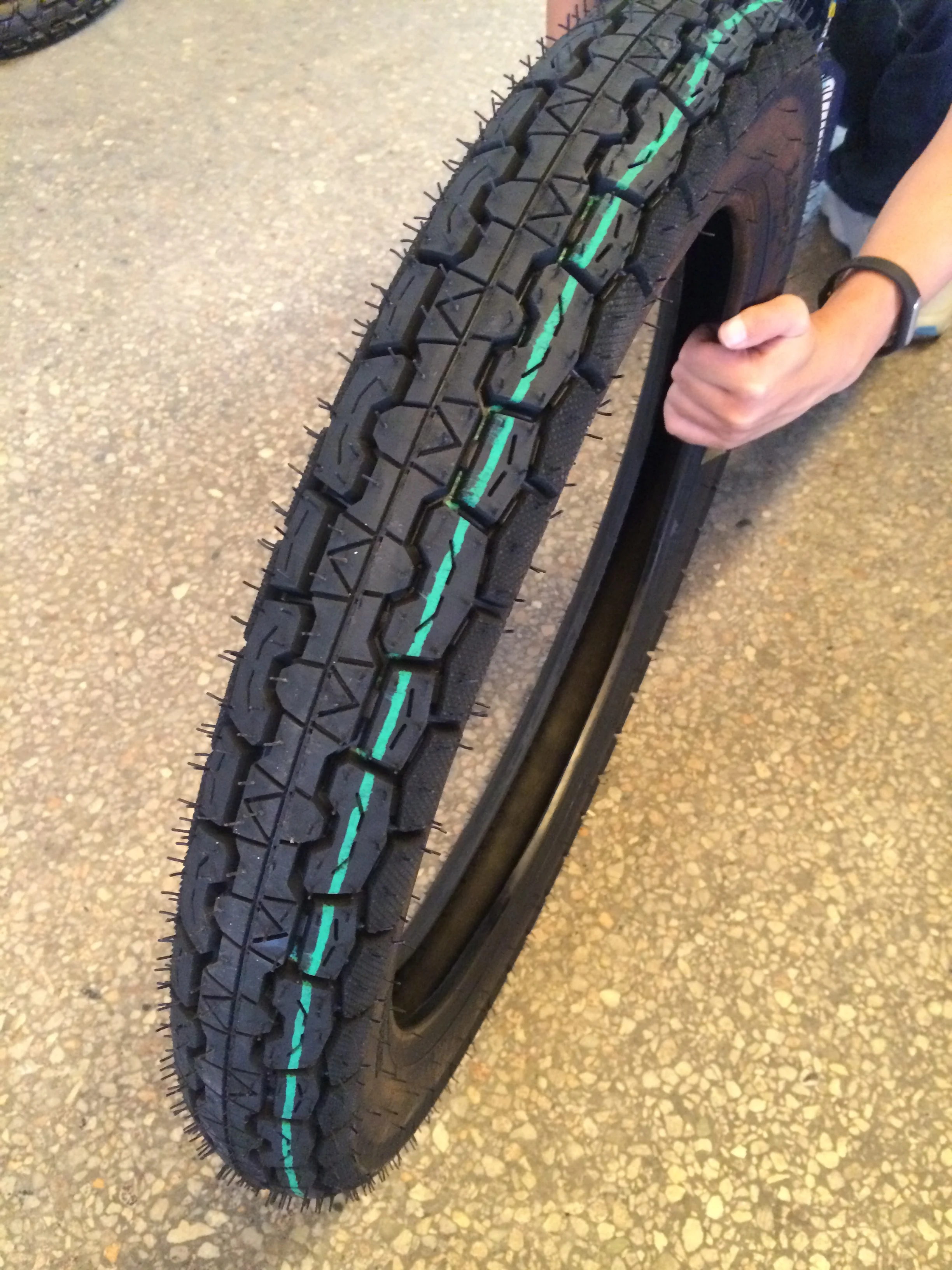 China best selling motorcycle tire 90/90-18 110/90-16 400-8 120/90-16 130/70-17 factory price motorcycle tyres