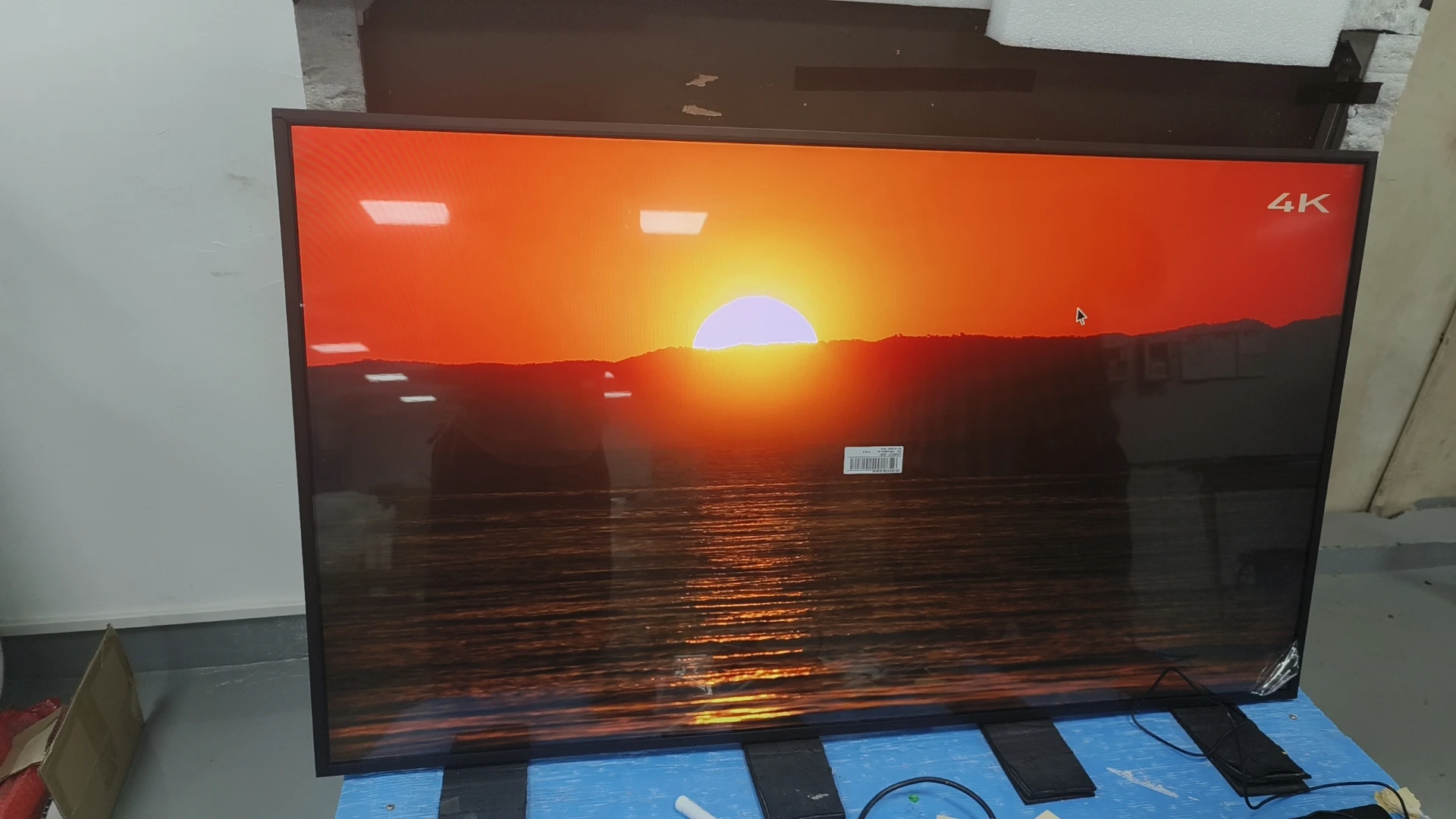 32 Inch 400 nits  700 nits Indoor Lcd Displays  Ultra thin shell with a thickness of 20mm Digital Signage