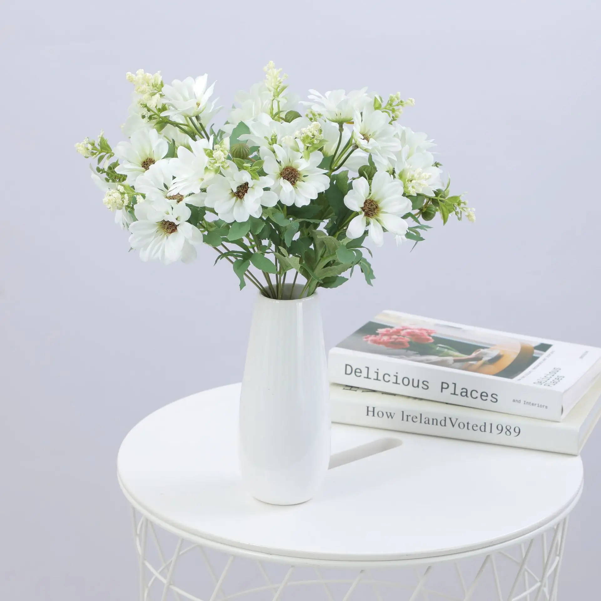 Wholesale New 12-Head Daisy Simulation Bouquet Pastoral Fresh Dutch Chrysanthemum Nordic Inspired Silk Flowers