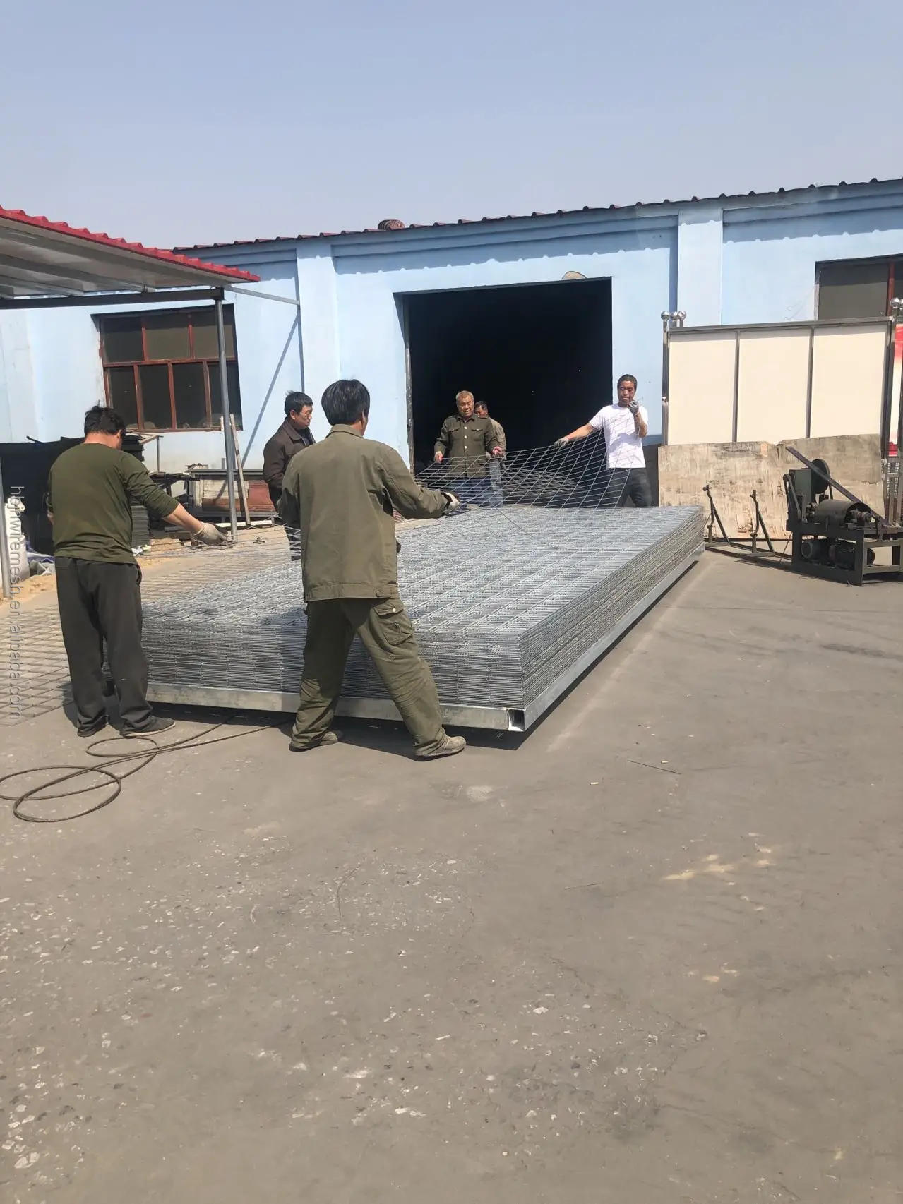 2024//Welded Mesh panel 10 gauge 118 ft x 47 ft electro galvanized welded wire mesh panel