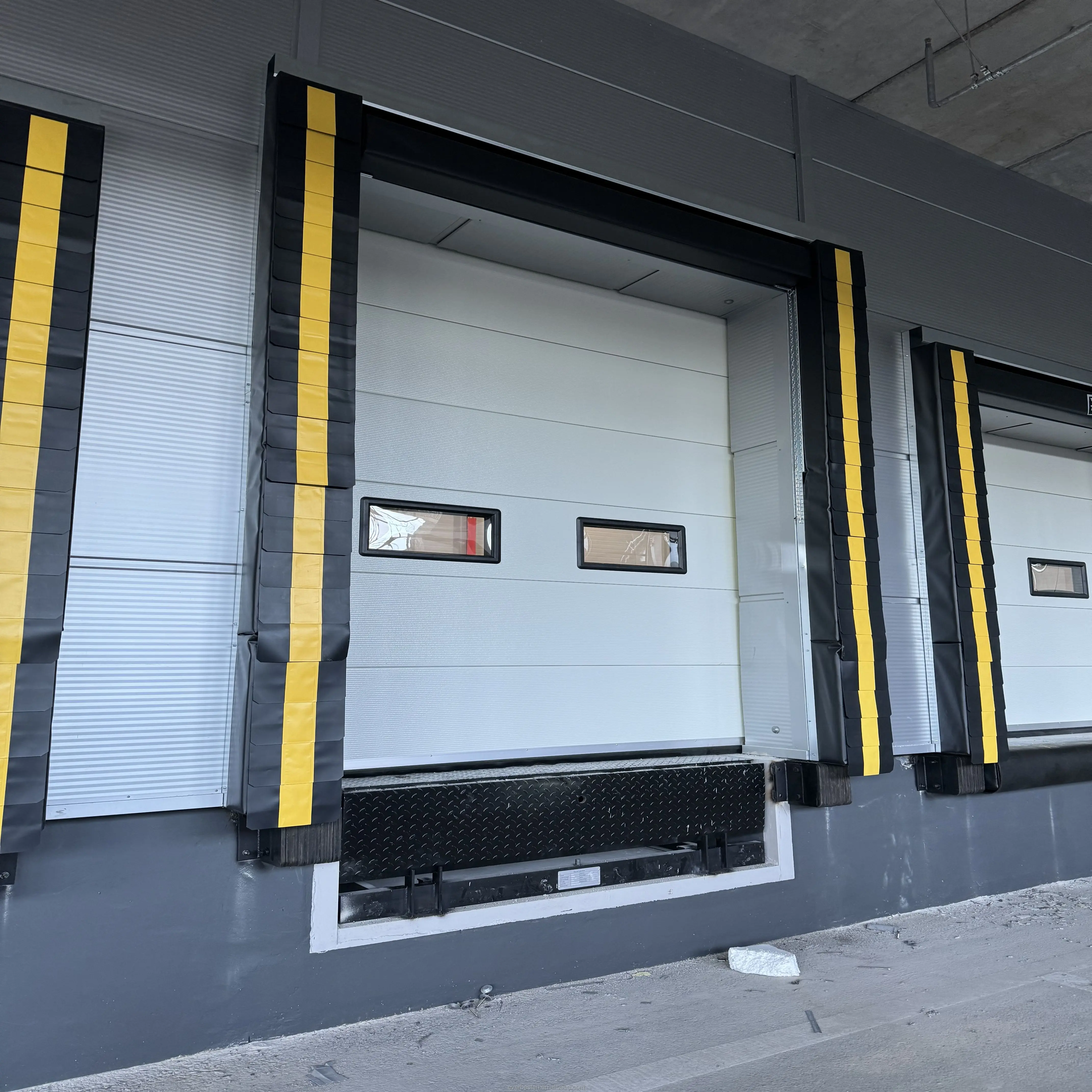 China Good Quality Vertical Overhead Electric Warehouse Industrial Sectional lifting Door