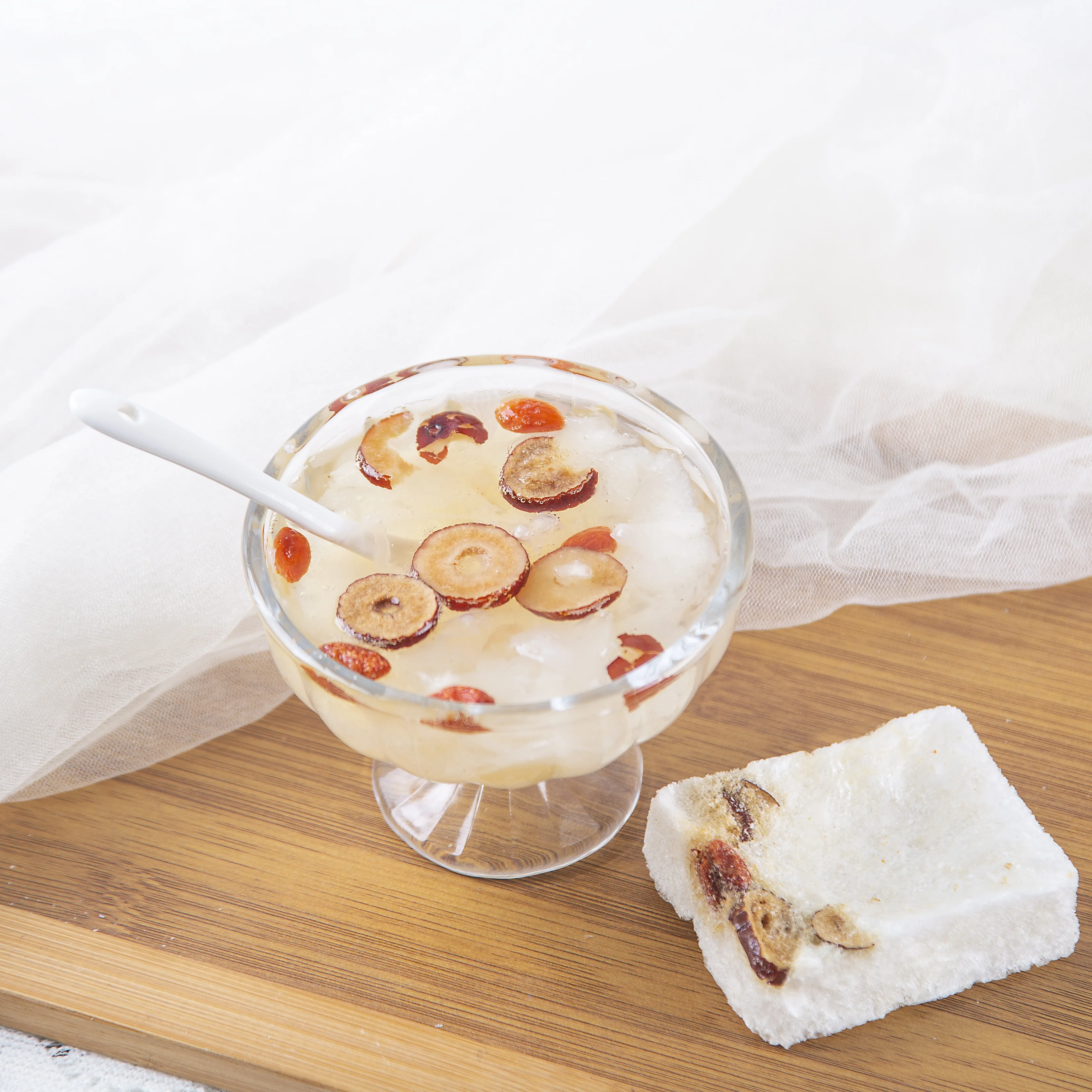 2022 Instant Food Cheap Frozen Dried Tremella Soup Red Dates Wolfberry Tremella Block