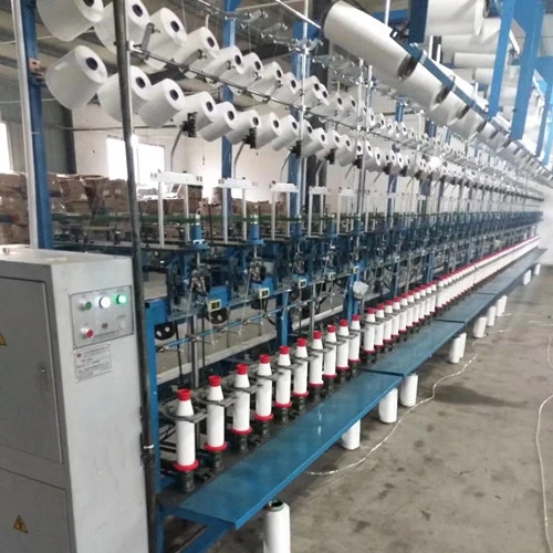 Машина для пряжи синели в машинке для пряжи синели