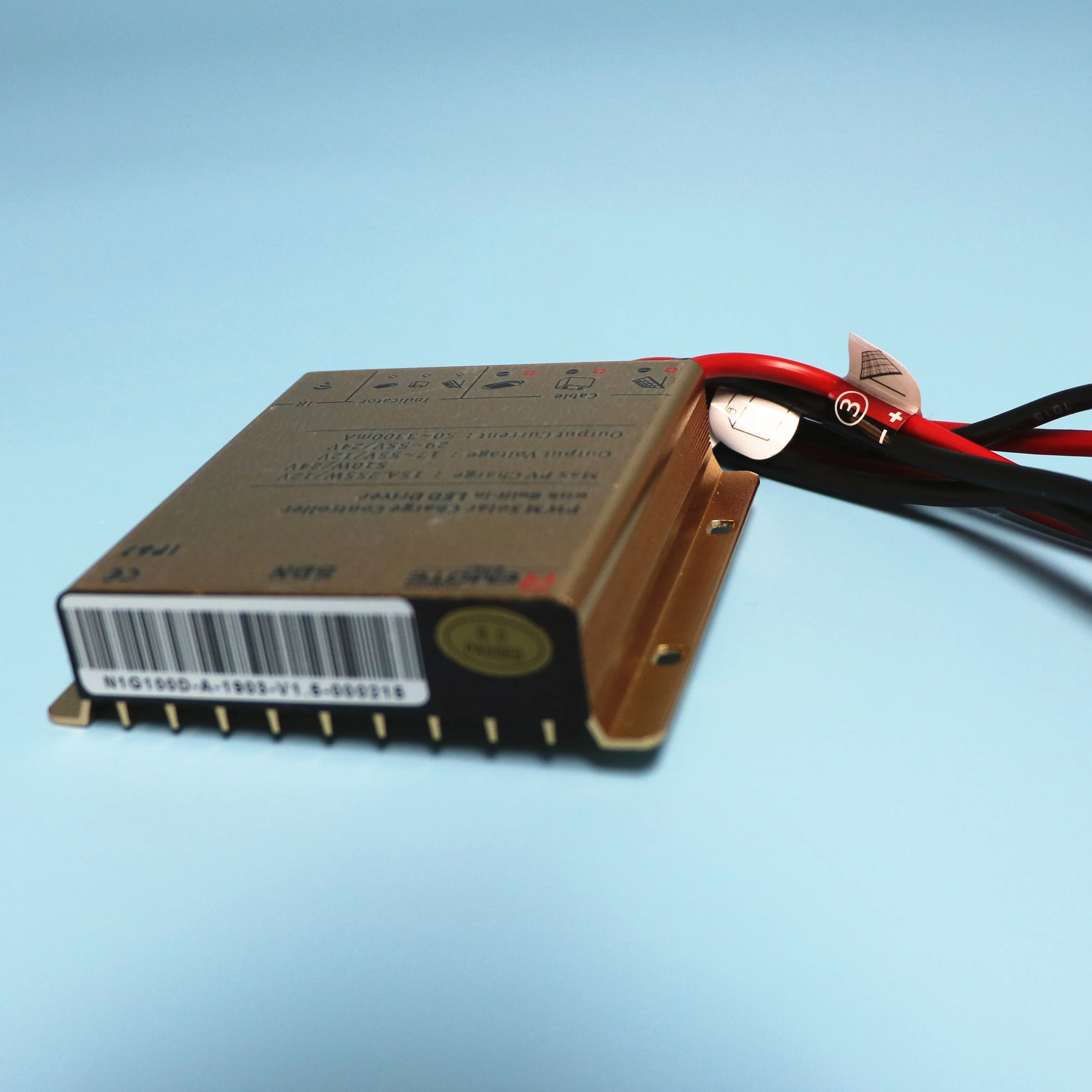 2019 new design Waterproof  24V PWM solar charge controller