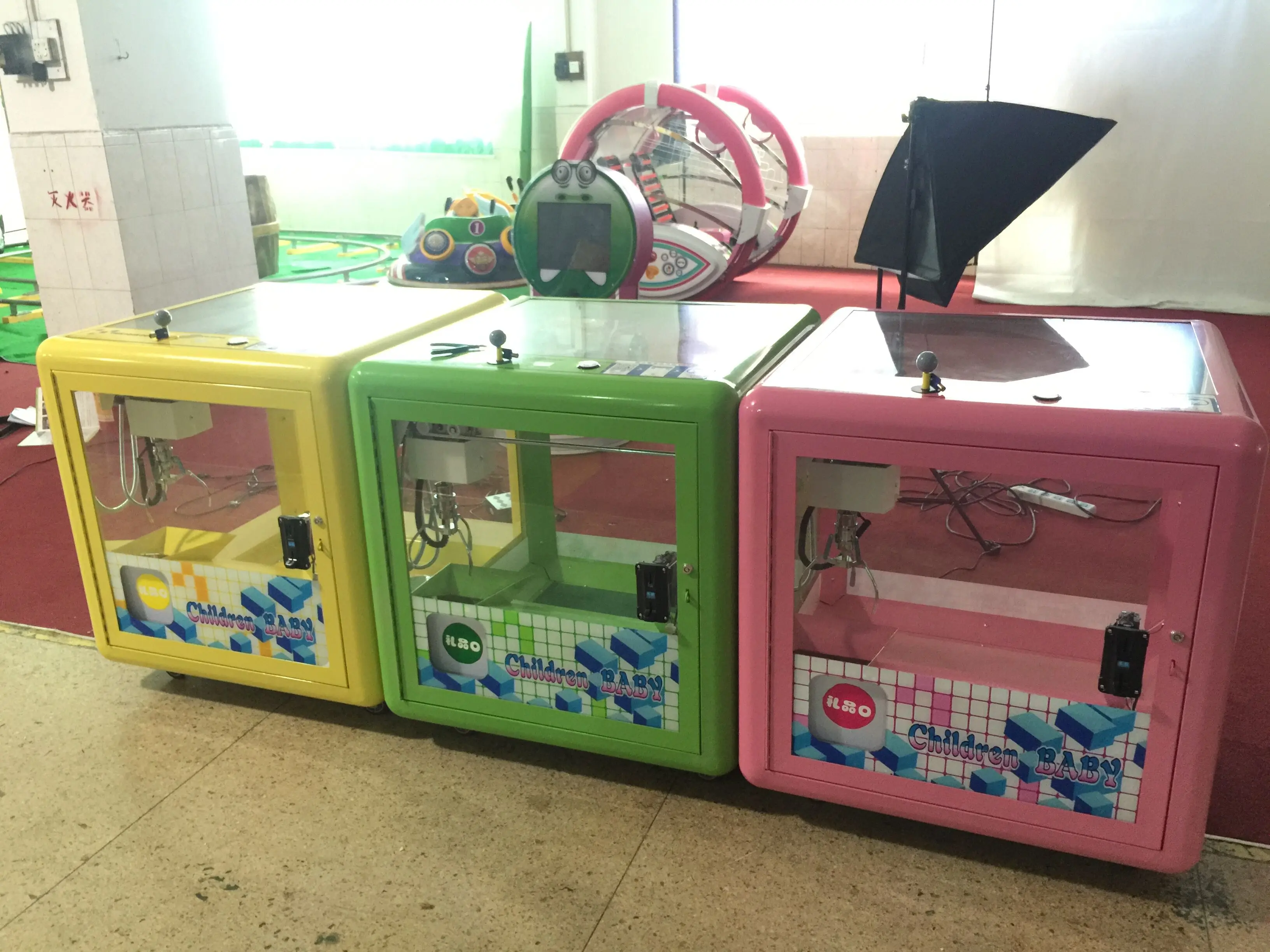 Coin Operated  Magic Cube Mini Glass Claw Crane Game Machine|Amusement Prize Gift Arcade Game Machine For Game Center