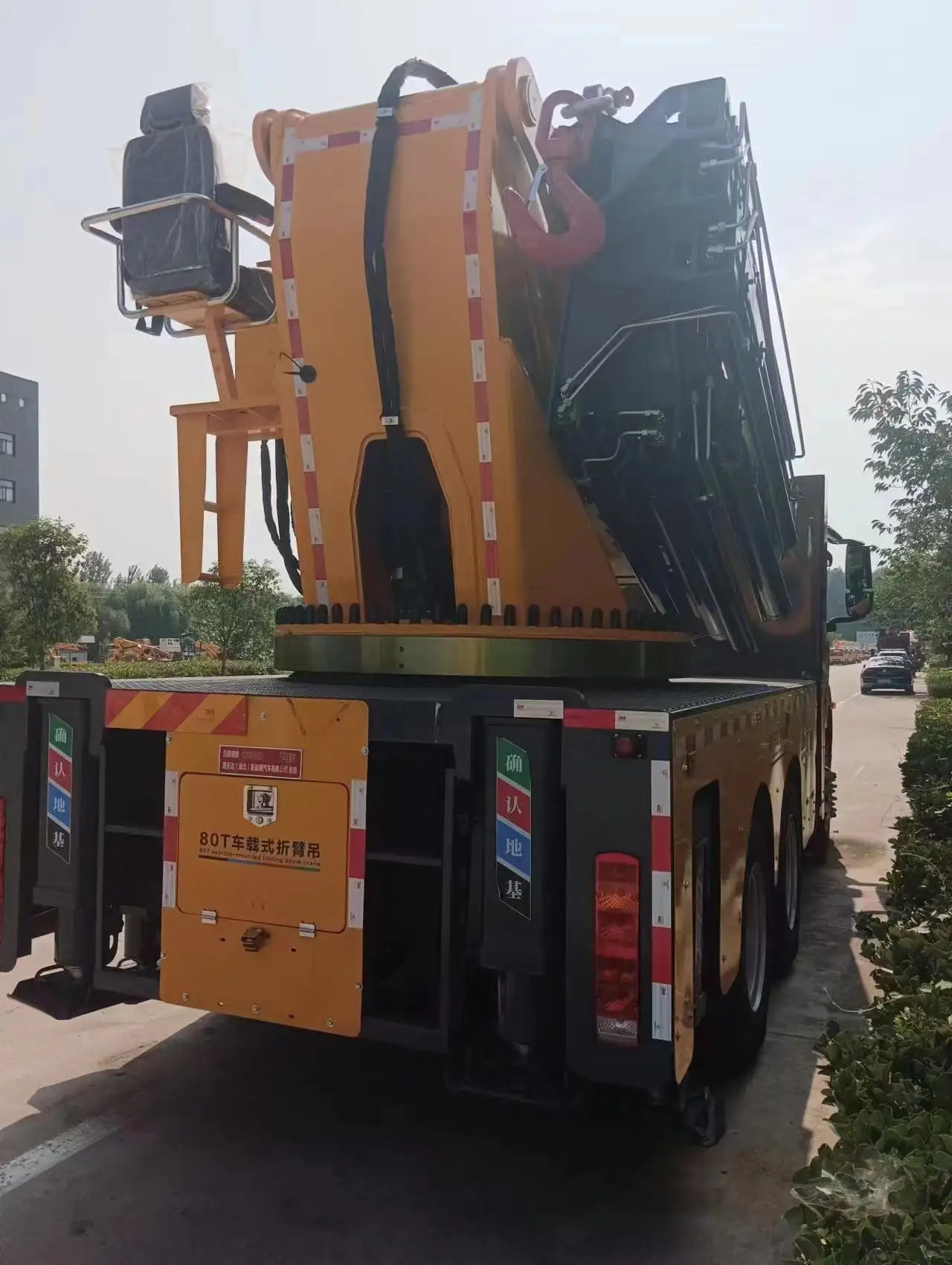 80T Hydraulic Knuckle Boom Crane Heavy Duty Truck Mounted Crane