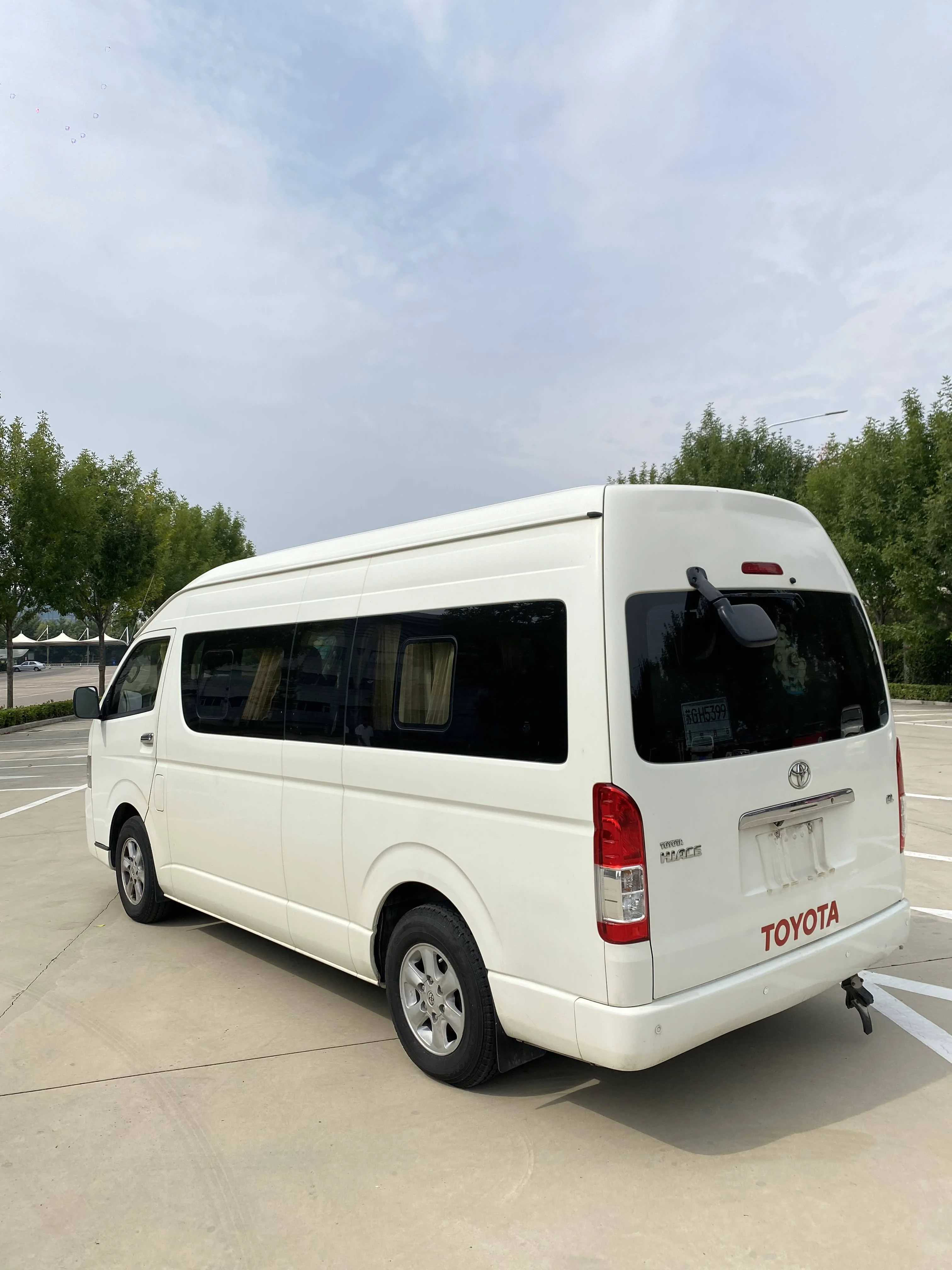 Cheap Wholesale Cars Used Toyota Made In China For Sale Used Hiace Bus With Good Service