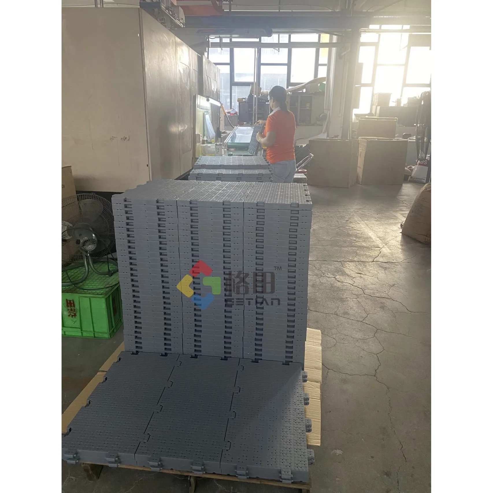 Getian easy installation no need glue plastic event flooring puzzle assembly wedding floor