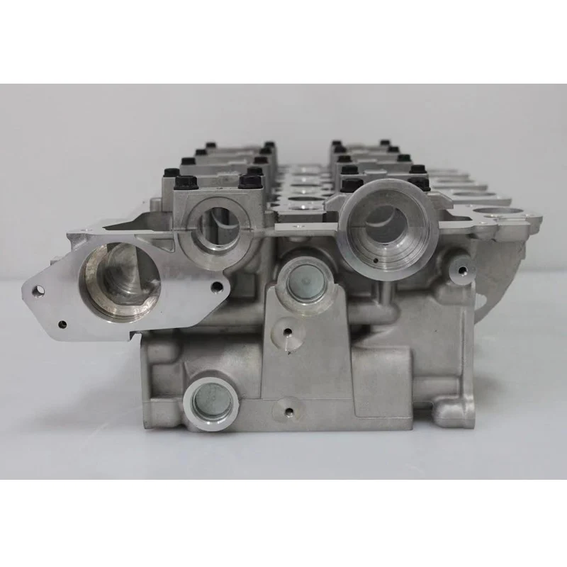 16 Valve 4D56U Cylinder Head Engine Parts 4D56U Complete Cylinder Head