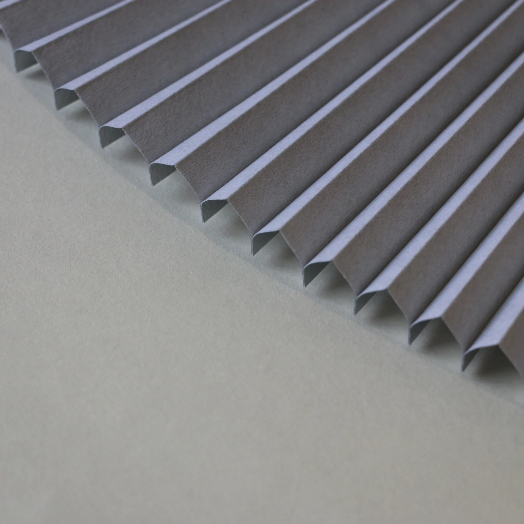 Durable and UV resistant pleated fabric for luxury home decoration curtains