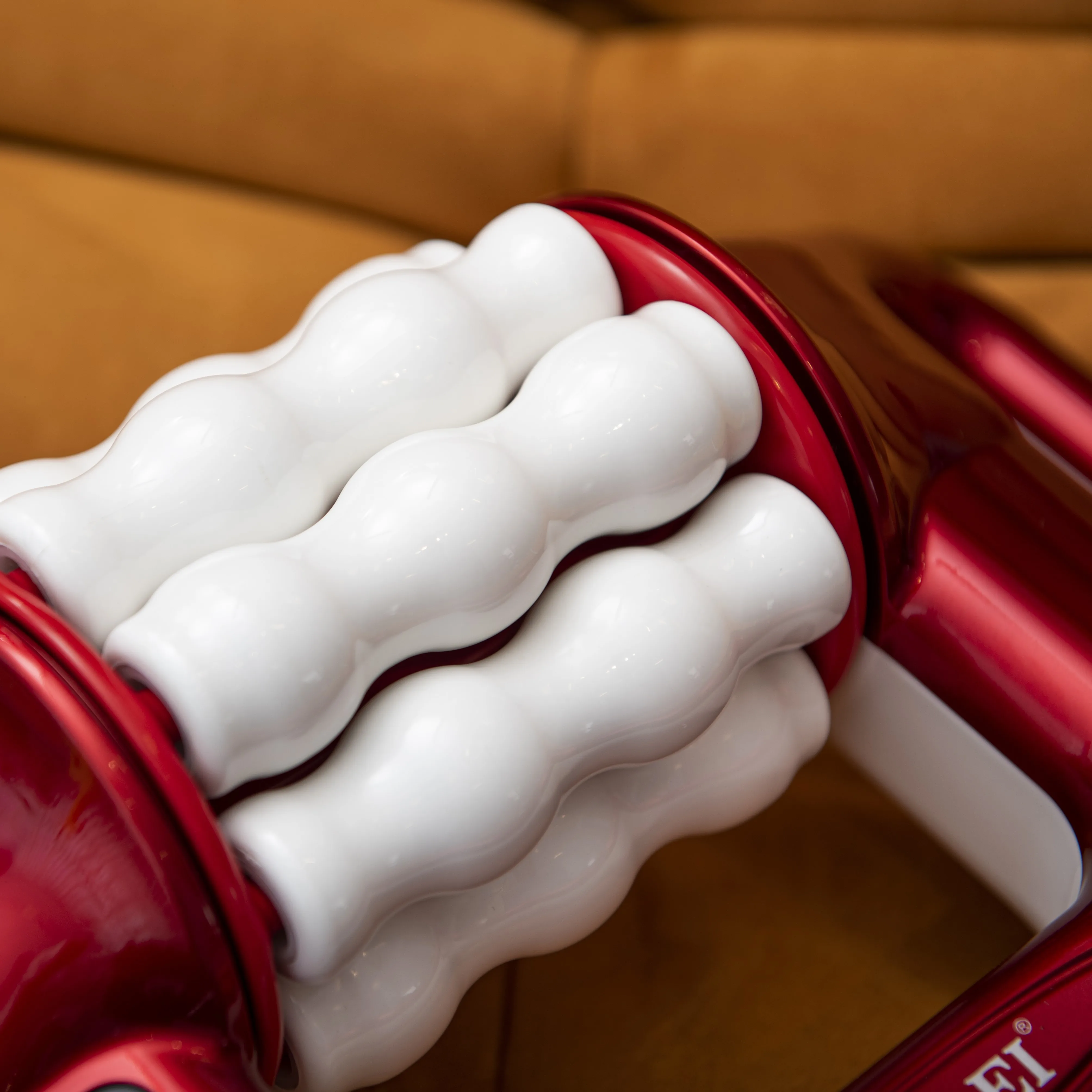 Good Quality CQC Certificated Massage Roller Customized Color 8V 15W Body Roller Massage Machine