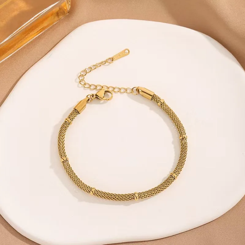 N561 Fashion light luxury European and American metal style geometric circle stud earrings personality feminine charm ear buckle