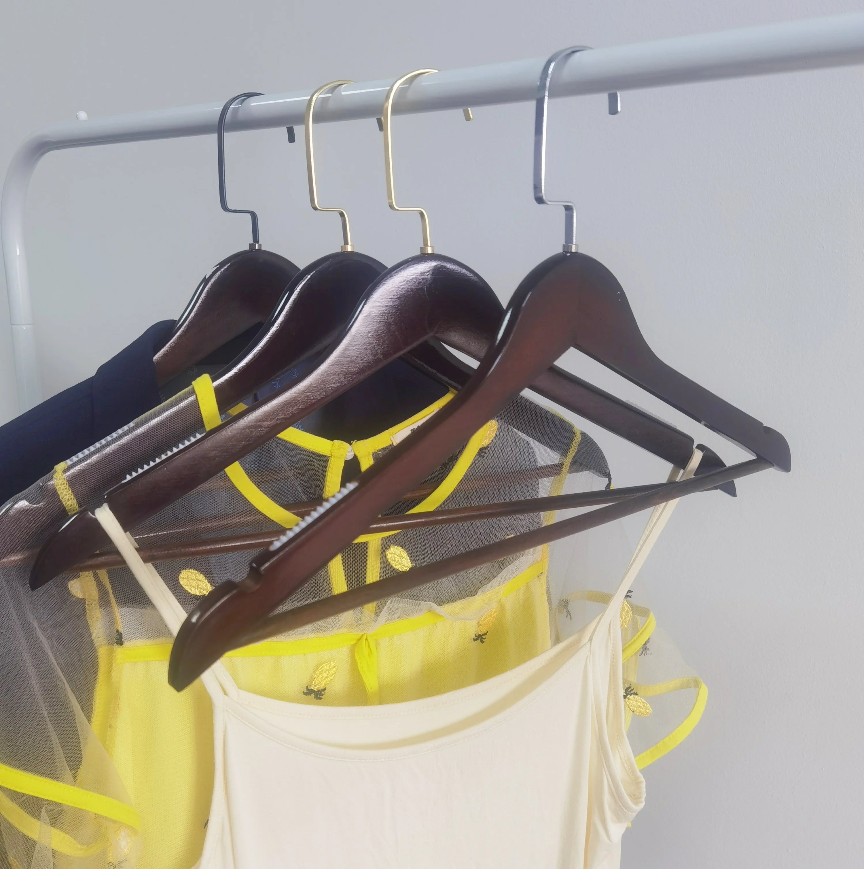 Custom Logo Wholesale luxury flat hook brand clothing store solid wood clothes wooden hangers