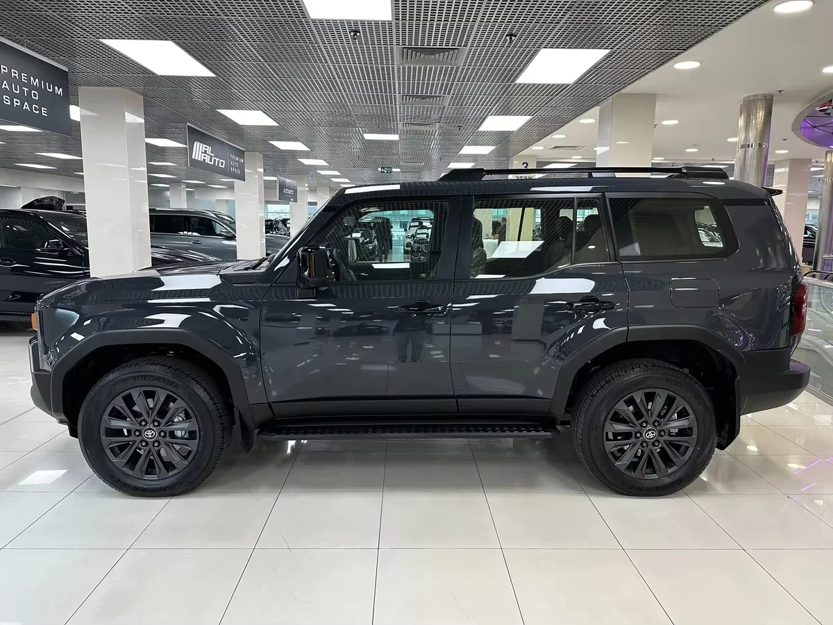 Toyota Prado Hybrid SUV New Energy Vehicle Good Performance FAW Toyota Prado 8 Speed Automatic Transmission 282Ps