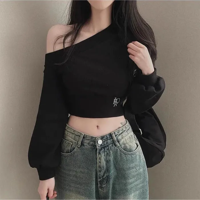 L678  New 2024 Korean Chic Short Design One Shoulder Long Sleeve Sweatshirt Ladies Casual Tops Clothing 3
