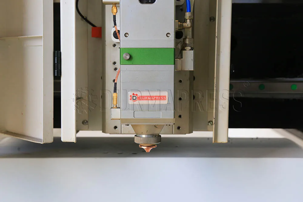 Fully Computer Controlled 12 KW MAX stainless steel 6025 series China fiber laser cutting machine