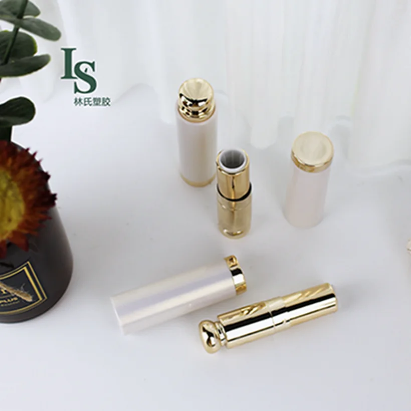 2022 Cosmetics Luxury Red Lipstick Tube Shiny Custom Lipstick Plastic Lipstick Tube