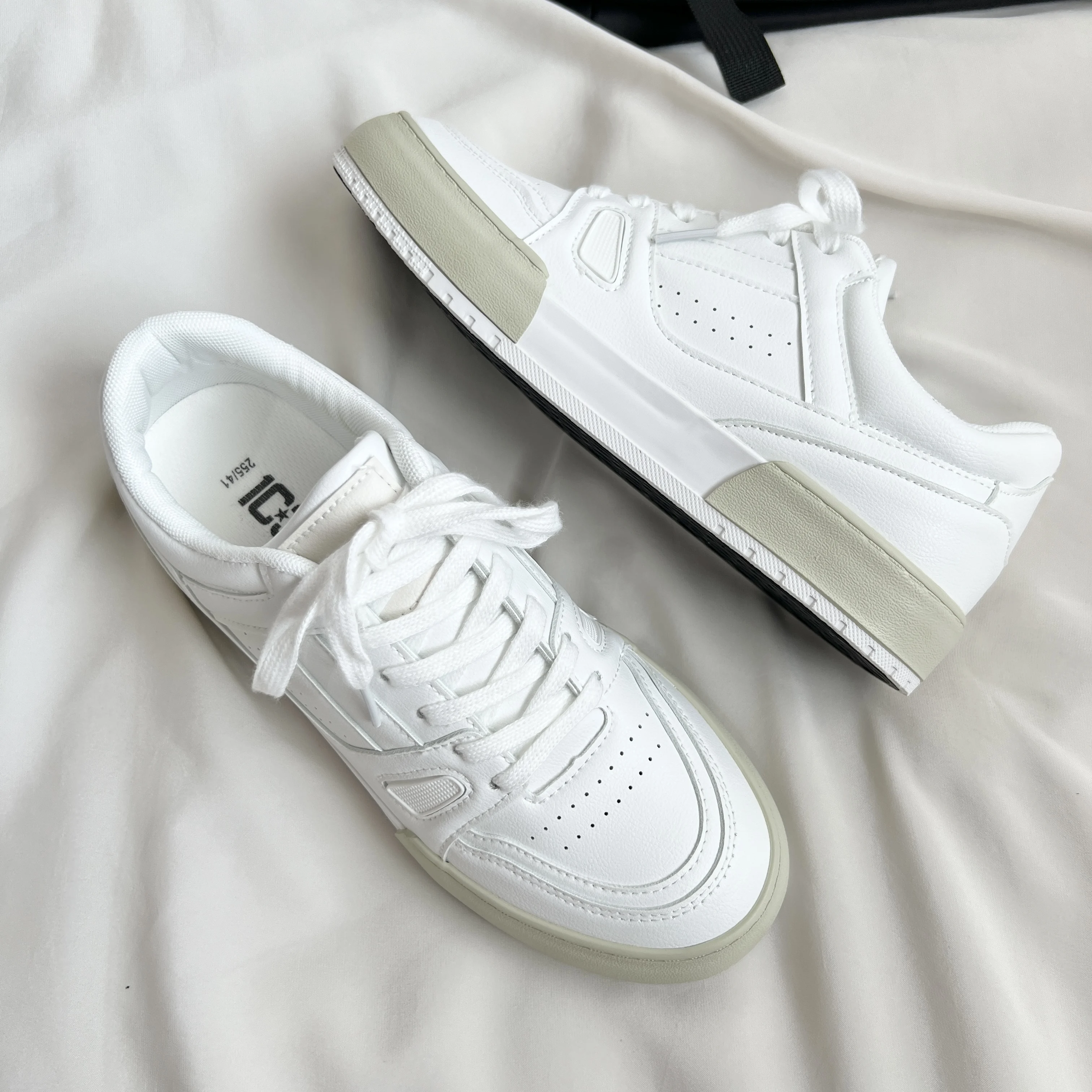 Custom 2022 New Arrival Retro Men Casual Shoes Sneakers Couple Simple Lovers Flat sneakers men