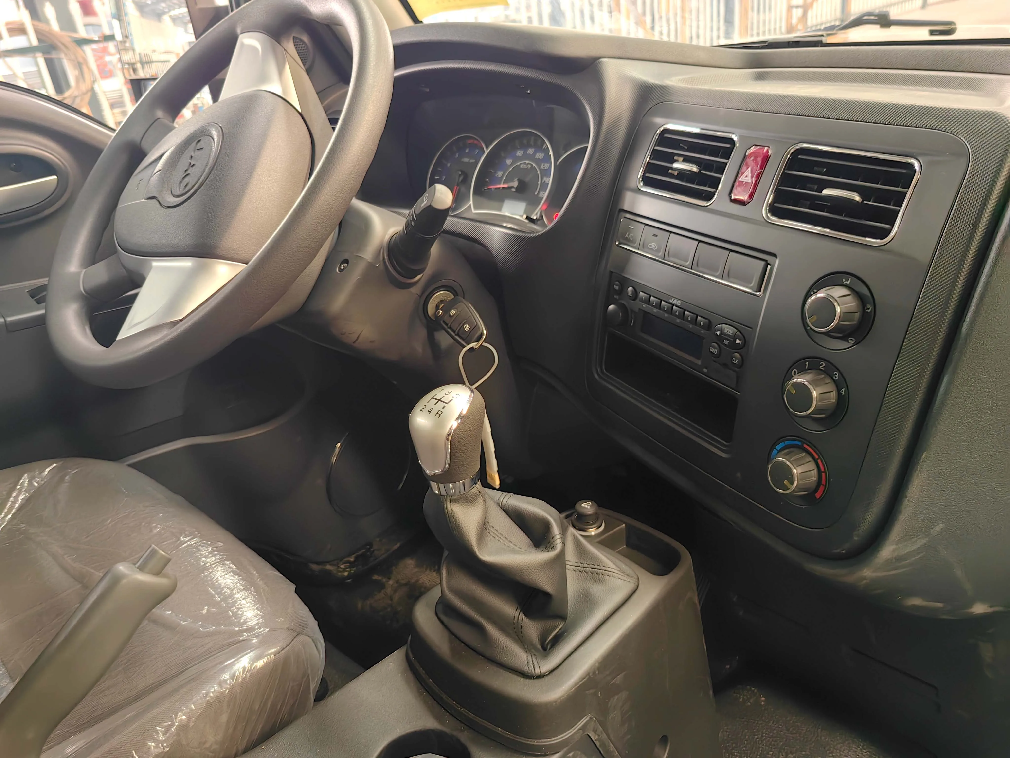 China small box truck 2 tons 3 tons freight box truck