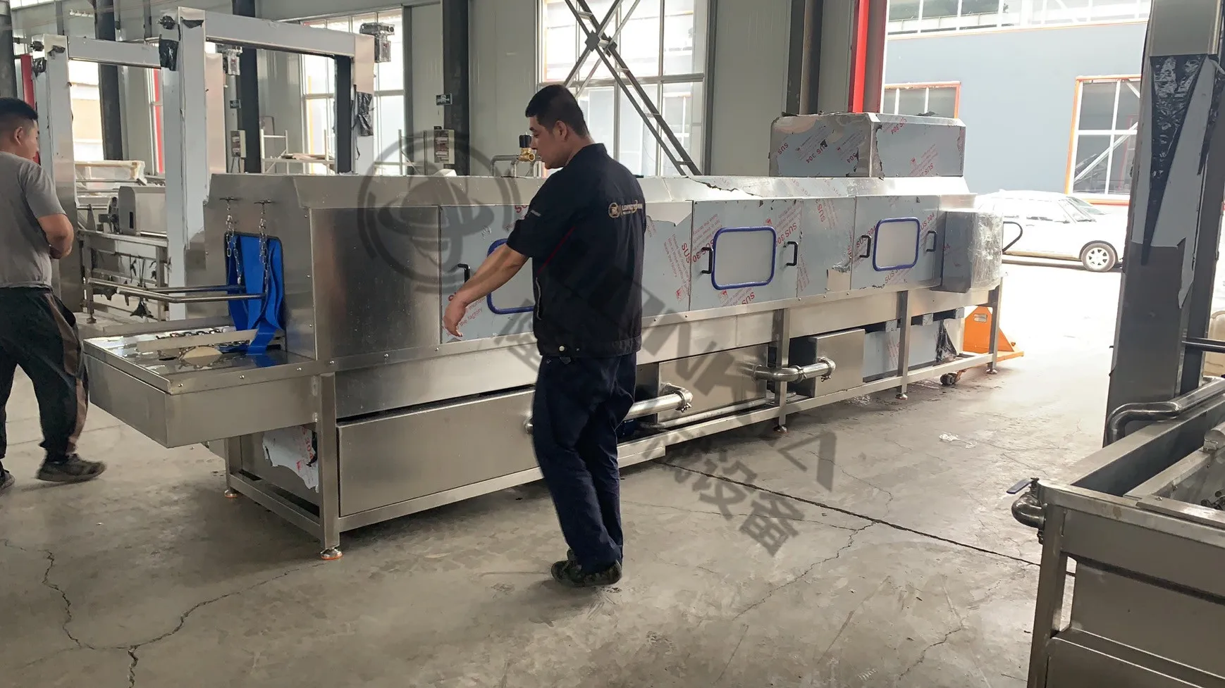 Стиральная машина с пластиковой корзиной для птицеводства