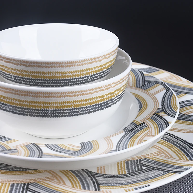 European Style Fine Porcelain Tea & Coffee Accessory Sugar Pot with On-Glazed Pattern Lid Ceramic Material Creamer Pot