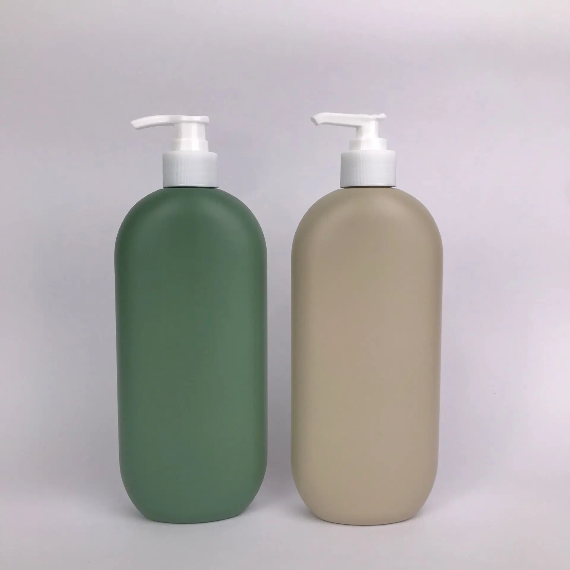 wholesale 500ml custom shampoo shower gel hand wash liquid soap bottle lotion pump bottle HDPE flat shape plastic bottle