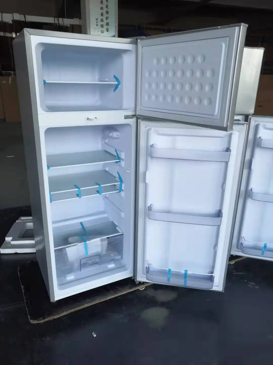 218 Liter DC 24V double door top freezer battery powered refrigerator solar fridges