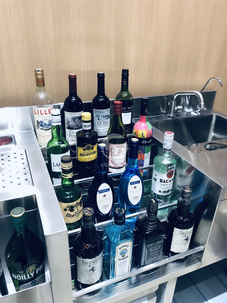Конечная барная станция для барменов с мастером миксологии