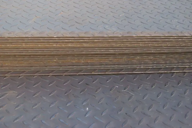 Q235b A36 Ss400 S235jr St37 рифленый лист высокая прочность толщина 12 мм рифленая стальная