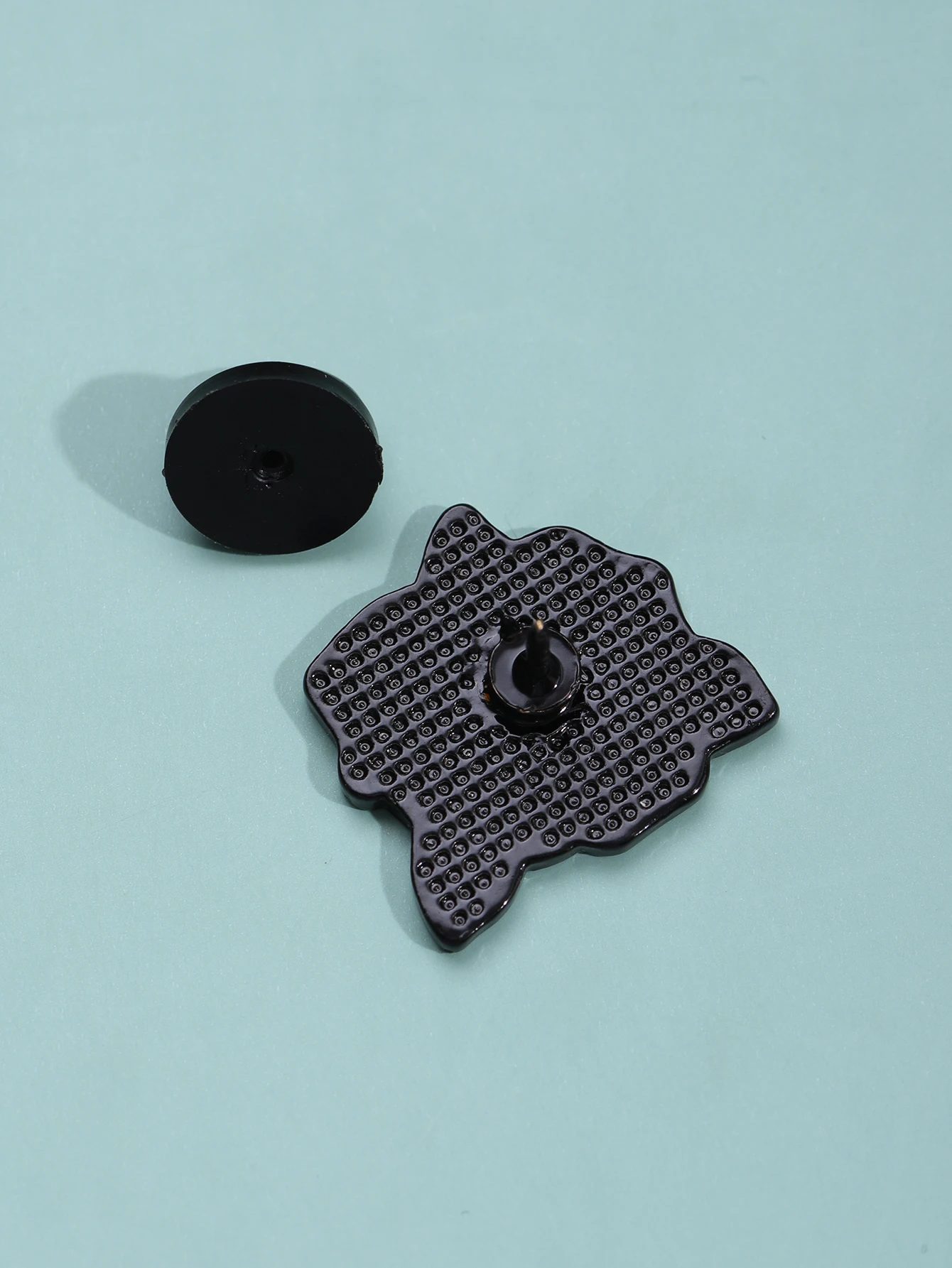 Custom High Quality Flower Lapel Pins Red Rose Brooches Wholesale Metal Soft Enamel Pin For Girl Decoration